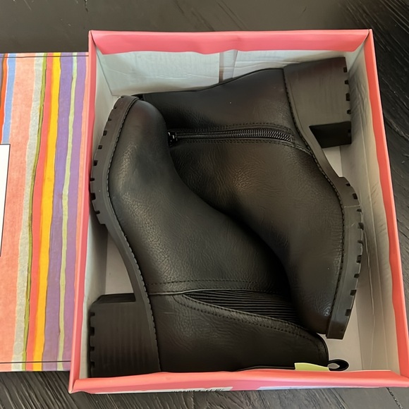 Mia Kids Ankle Boots - Picture 7 of 10